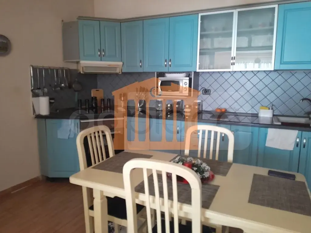 Apartament 1+3 dhoma 162 m² 3 kati