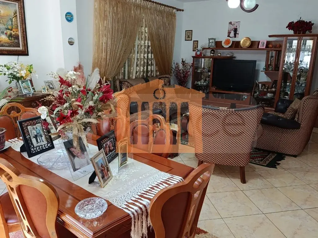 Vilë 480 m² 1, 2, 3 kati