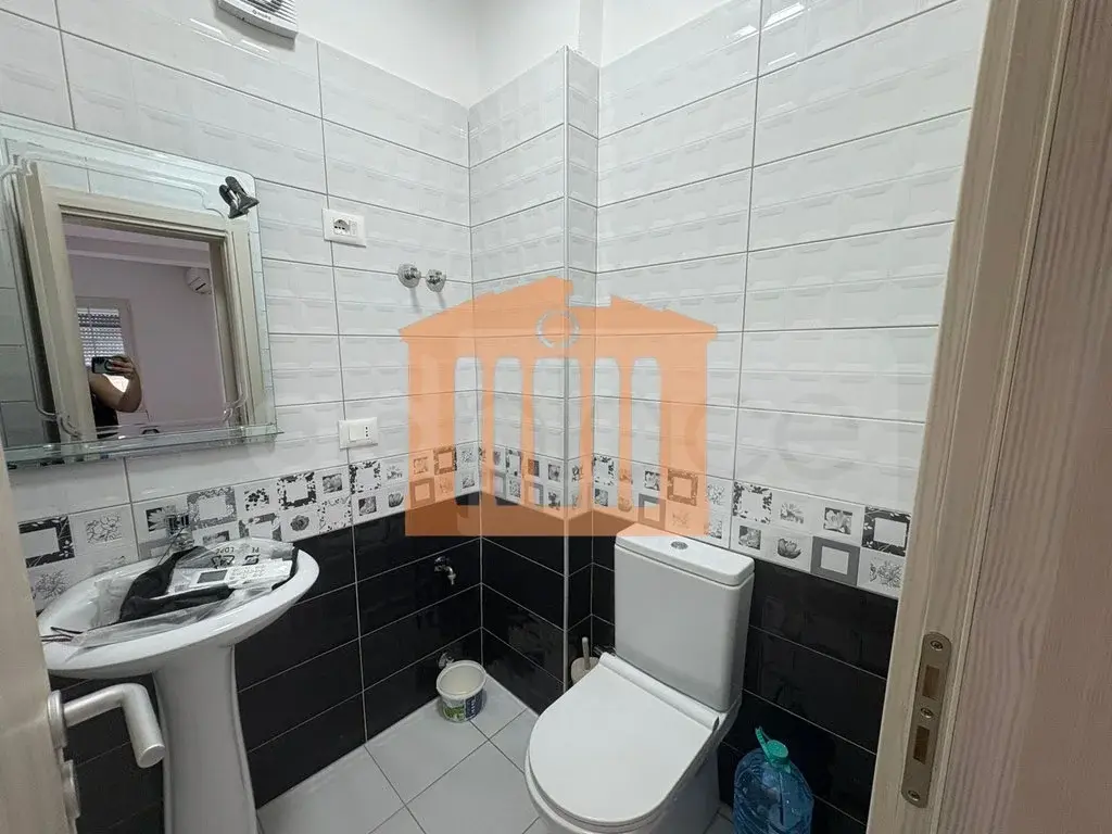 Pasuri të patundshme komerciale 80 m² 1 kati
