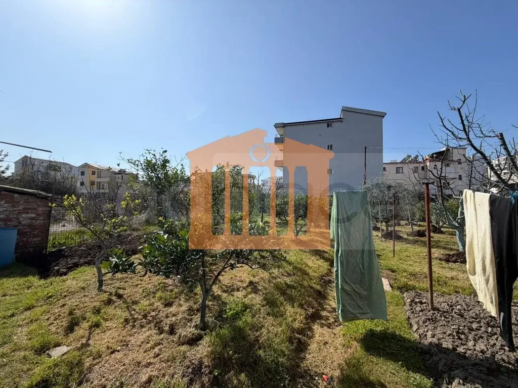 Vilë 477 m²