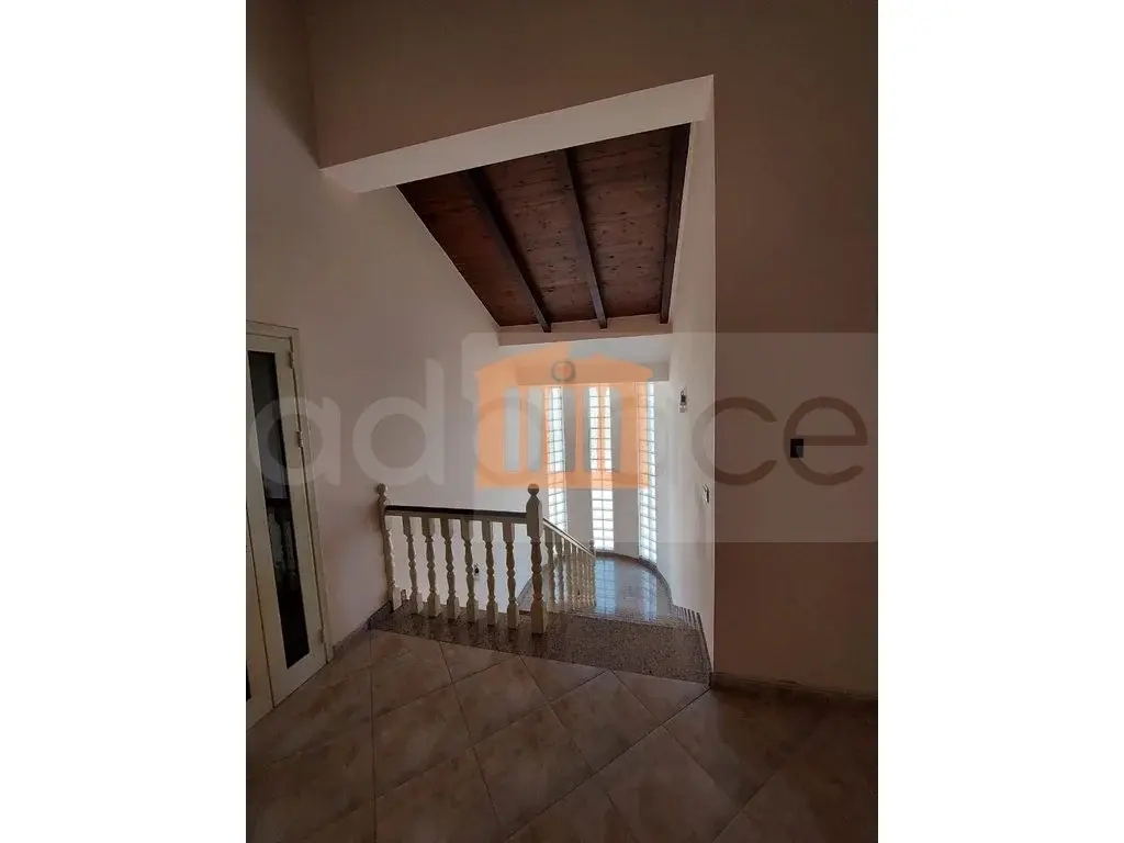 Vilë 410 m²