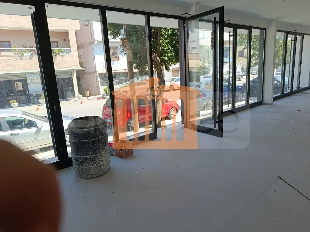 Pasuri të patundshme komerciale 210 m² 1 kati