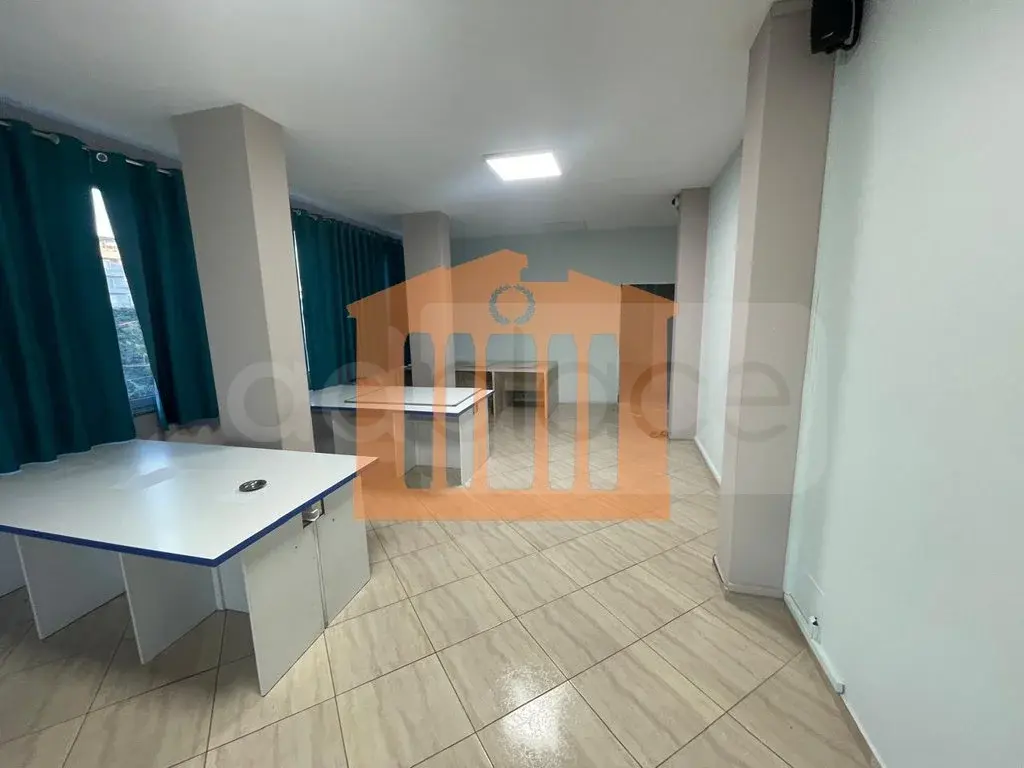 Pasuri të patundshme komerciale 175 m² 1 kati
