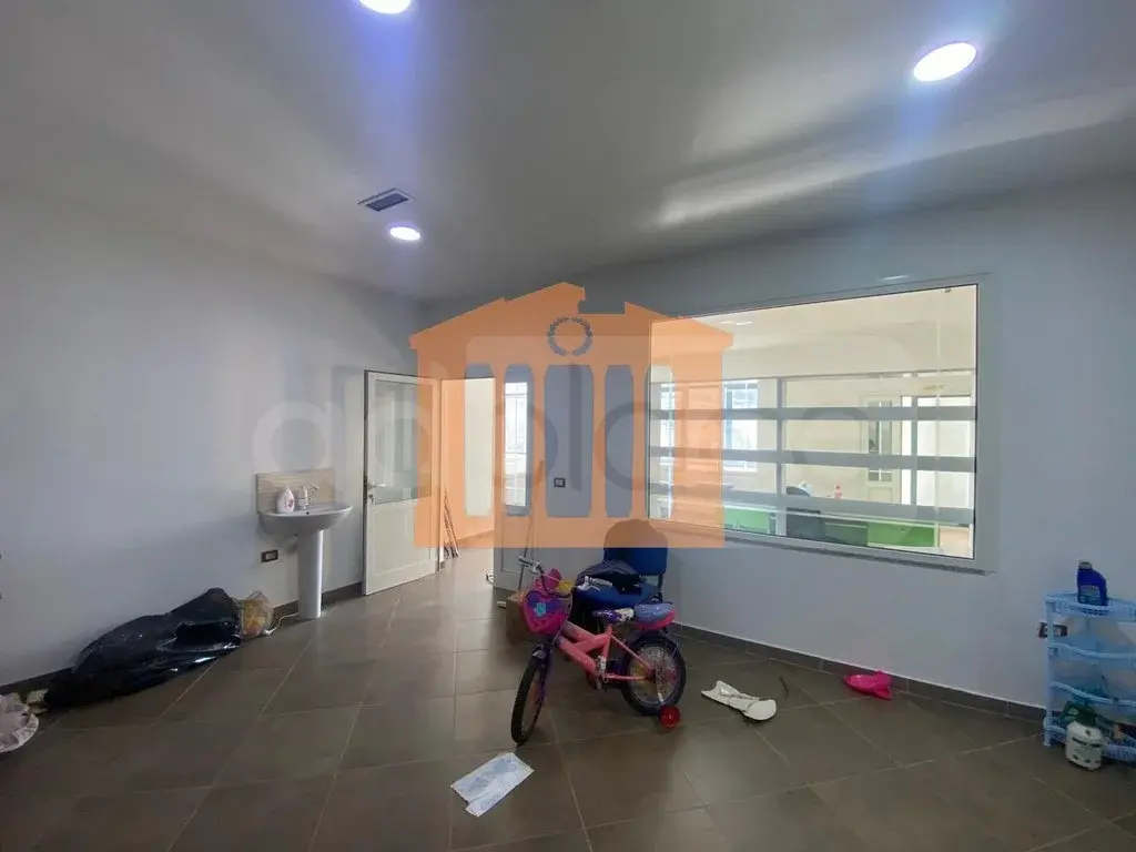 Pasuri të patundshme komerciale 130 m² 2 kati