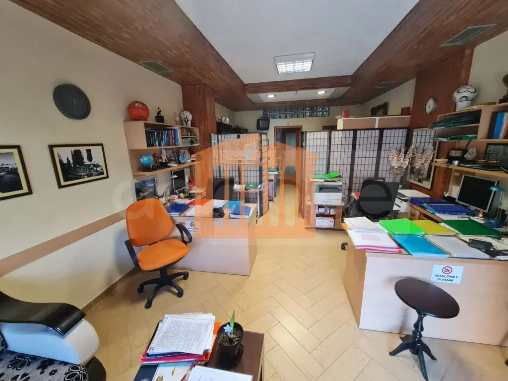 Pasuri të patundshme komerciale 58 m² 2 kati
