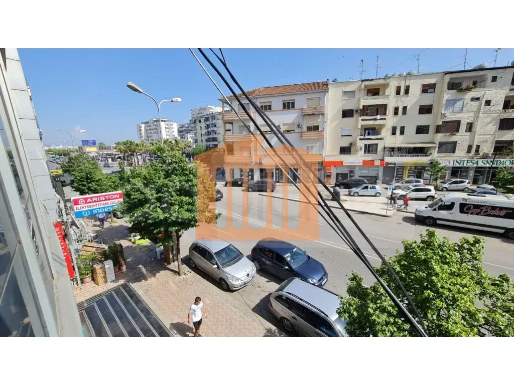 Pasuri të patundshme komerciale 201 m² 2 kati