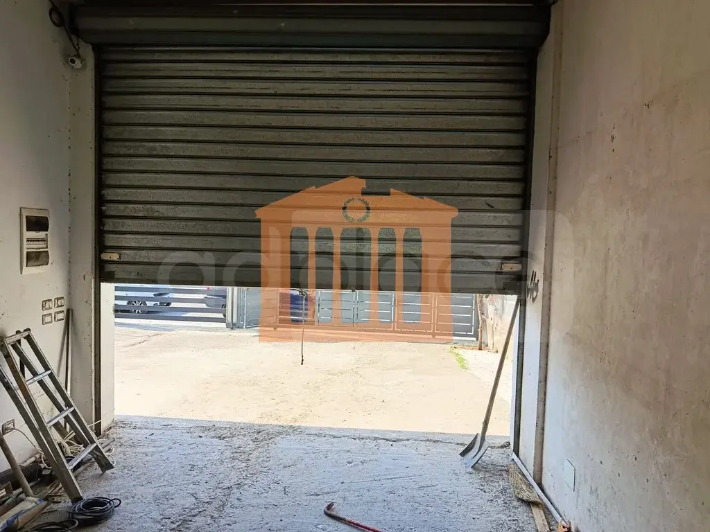 Pasuri të patundshme komerciale 300 m² 1 kati