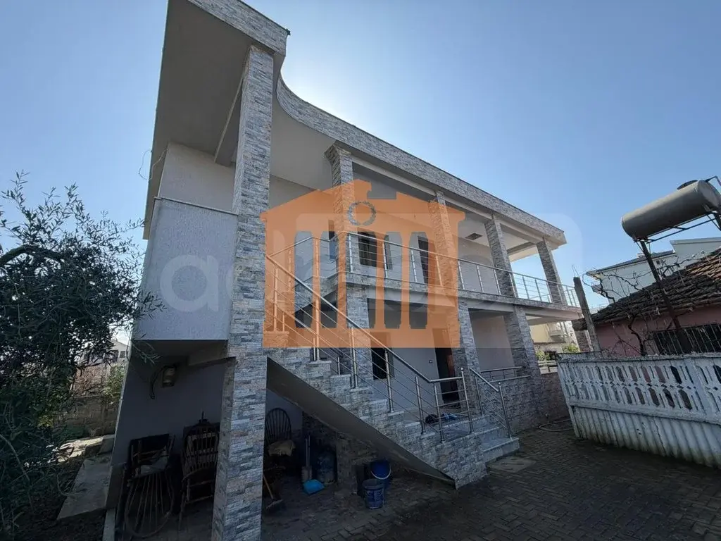 Vilë 477 m²