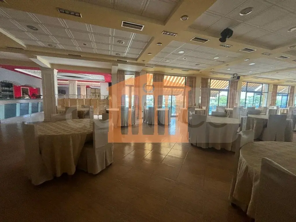 Pasuri të palujtshme komerciale 597 m² 1 kati