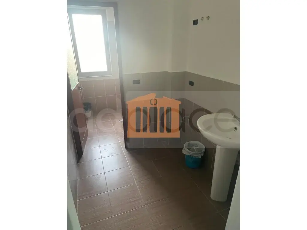 Pasuri të patundshme komerciale 600 m² 1 kati
