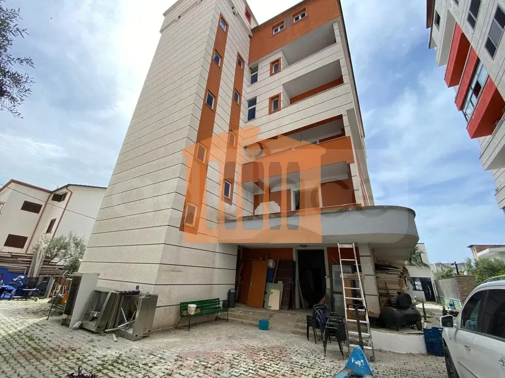 Pasuri të patundshme komerciale 1500 m²