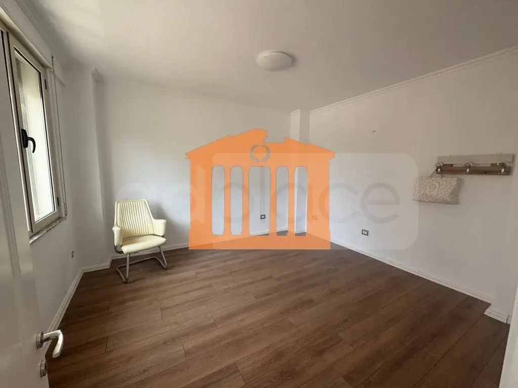 Pasuri të patundshme komerciale 72 m² 1 kati