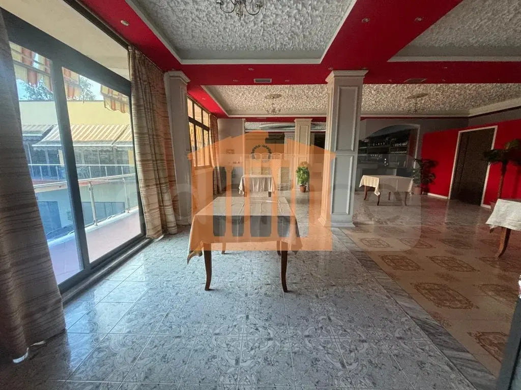 Pasuri të palujtshme komerciale 597 m² 1 kati