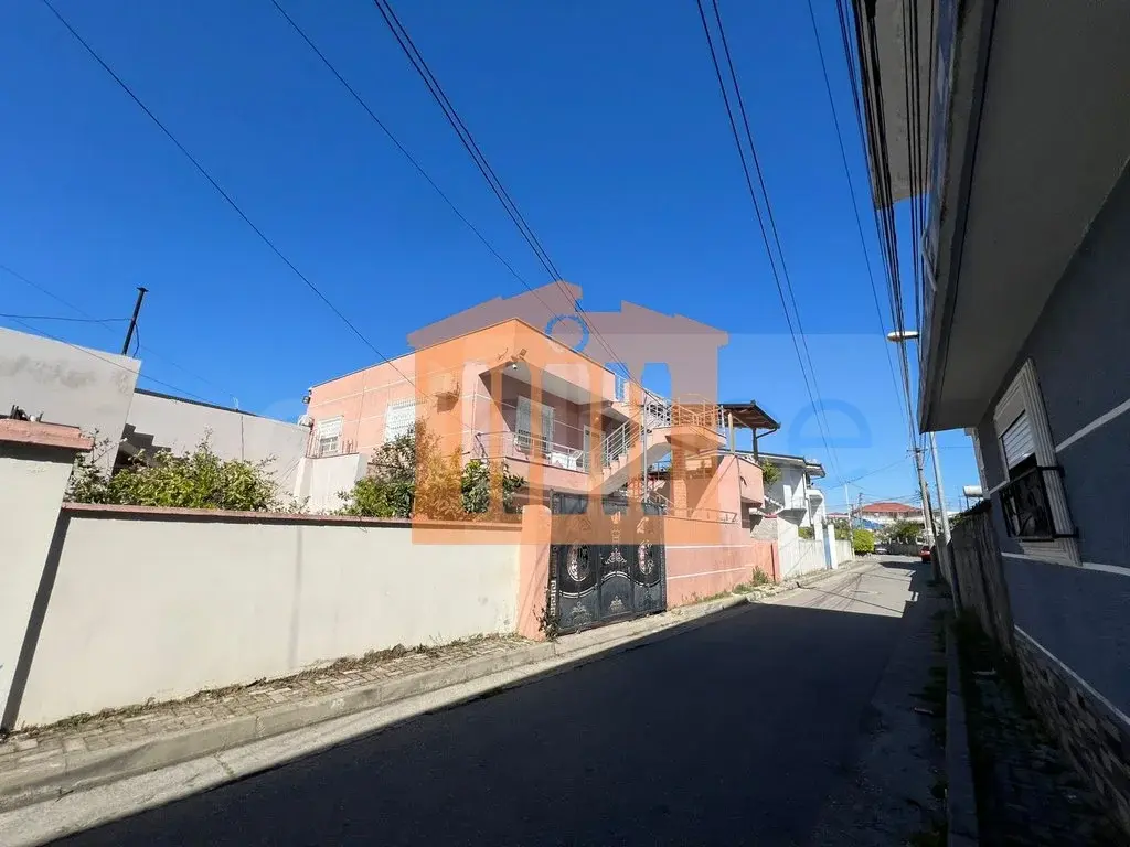 Vilë 280 m² 1, 2 kati