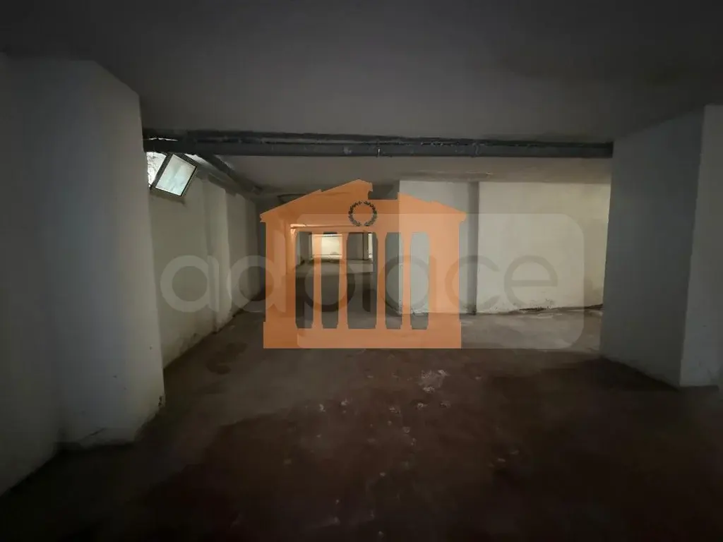 Pasuri të palujtshme komerciale 525 m² -1 kati