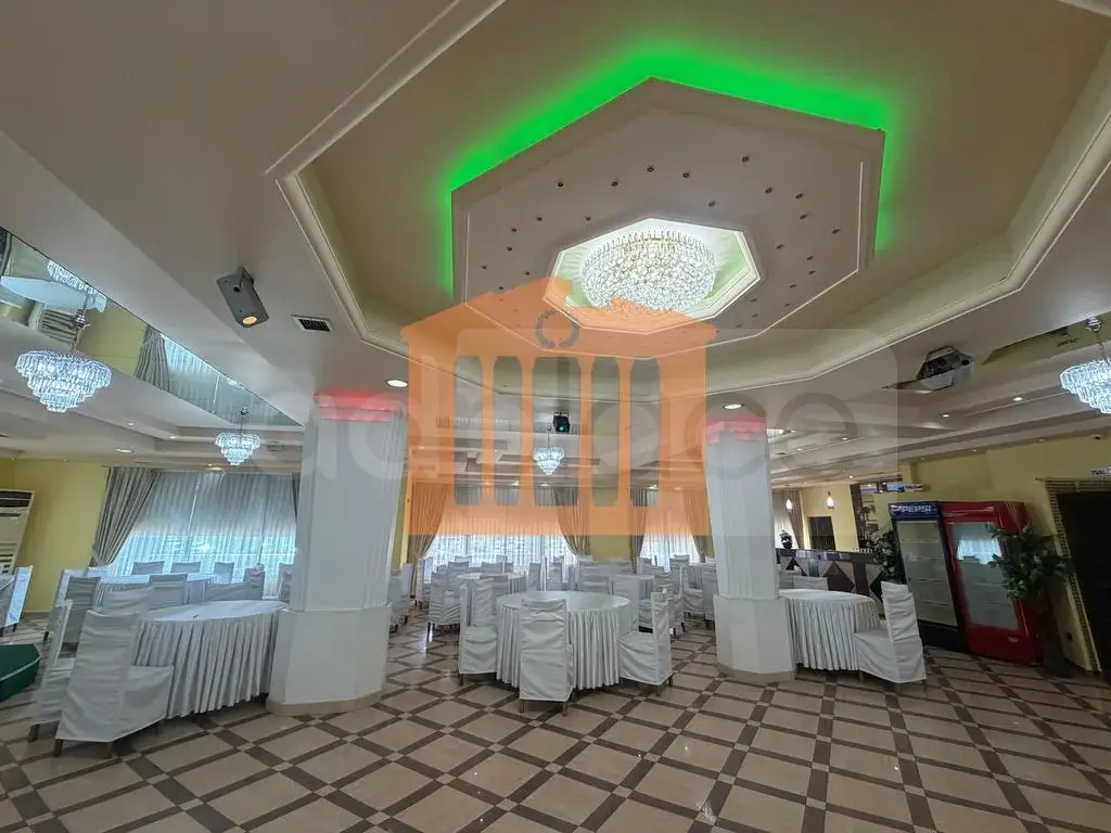 Pasuri të patundshme komerciale 250 m² 2 kati