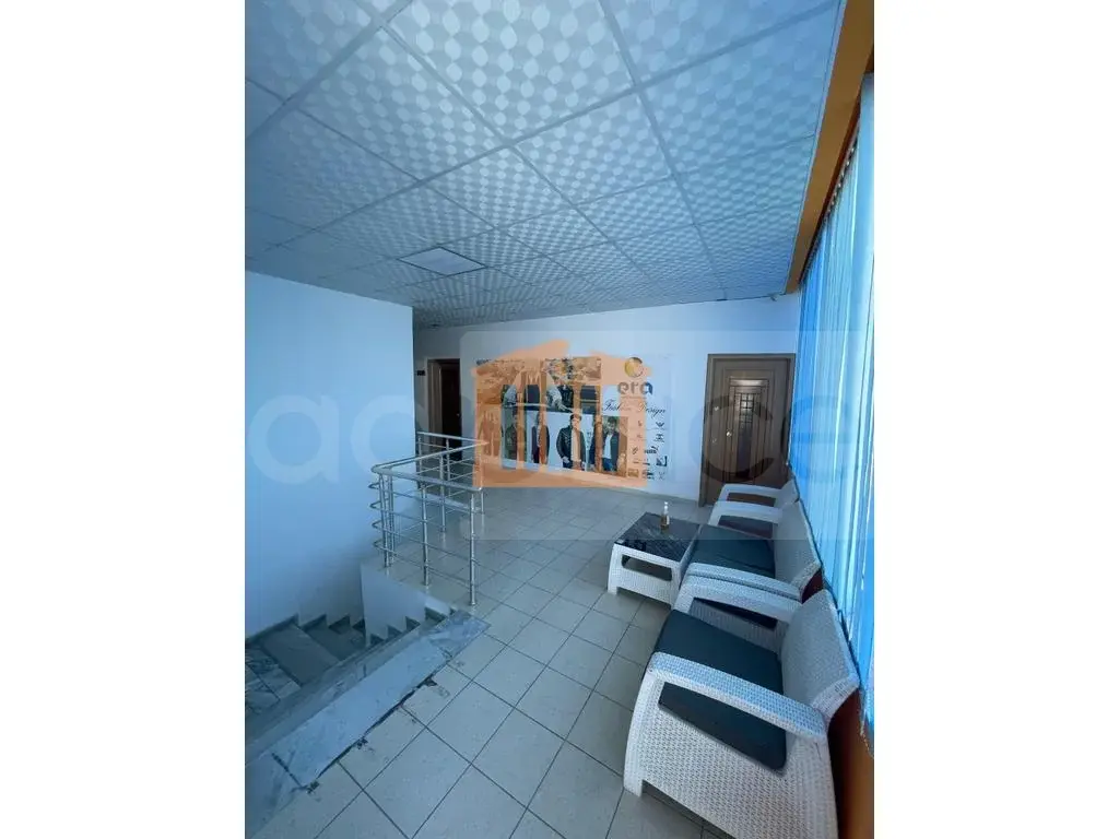 Pasuri të patundshme komerciale 1200 m² 2 kati