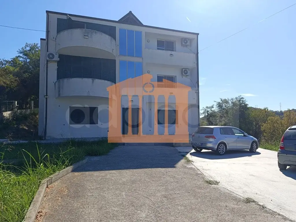 Vilë 450 m²