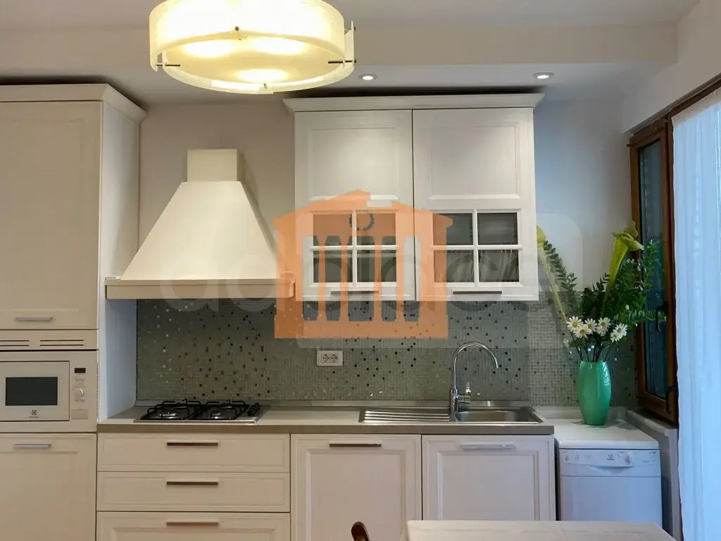Apartament 1+3 dhoma 168 m² 2 kati
