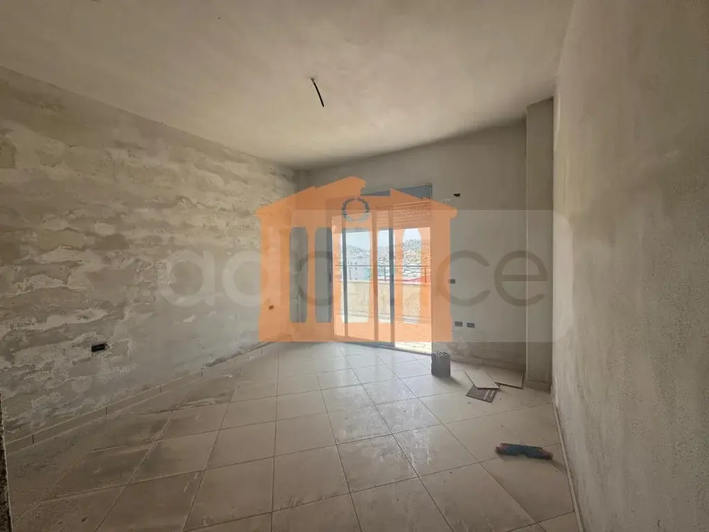 Apartament 1+3 dhoma 94 m² 6 kati