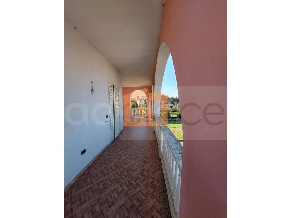 Vilë 410 m²