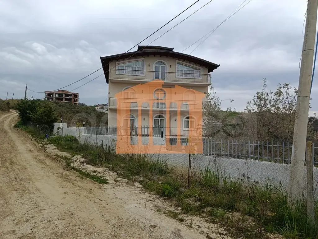 Pasuri të patundshme komerciale 600 m² 6 kati