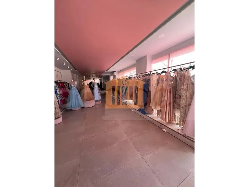 Pasuri të patundshme komerciale 200 m² 1 kati