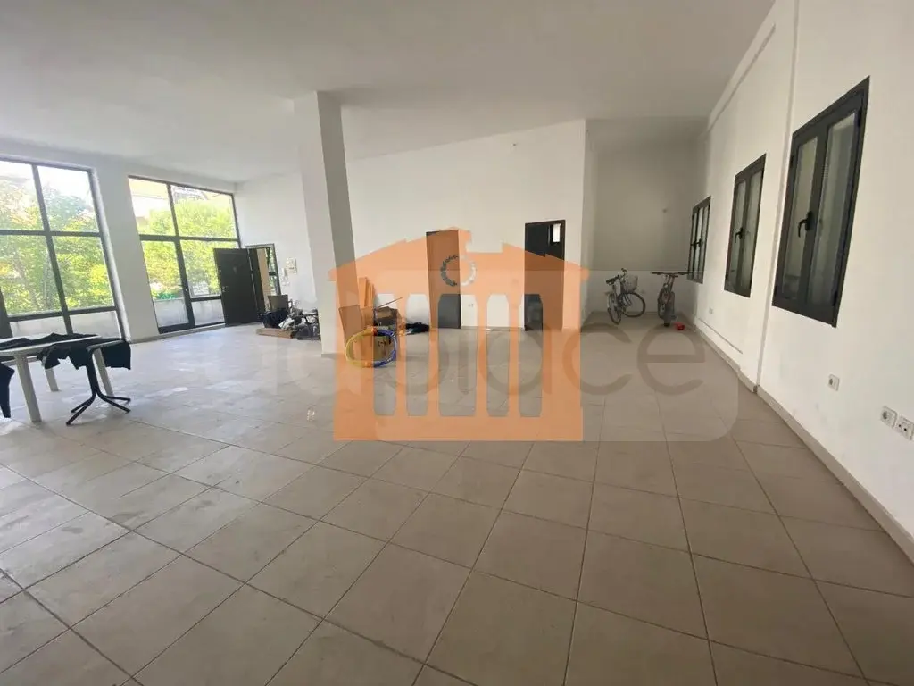 Pasuri të patundshme komerciale 150 m² 1 kati