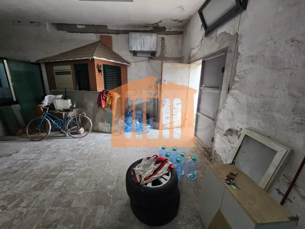 Pasuri të palujtshme komerciale 318 m² 1 kati
