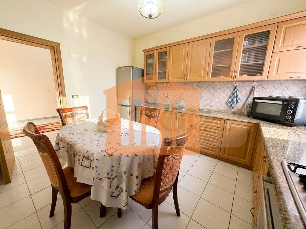 Apartament 1+2 dhoma 220 m² 2 kati