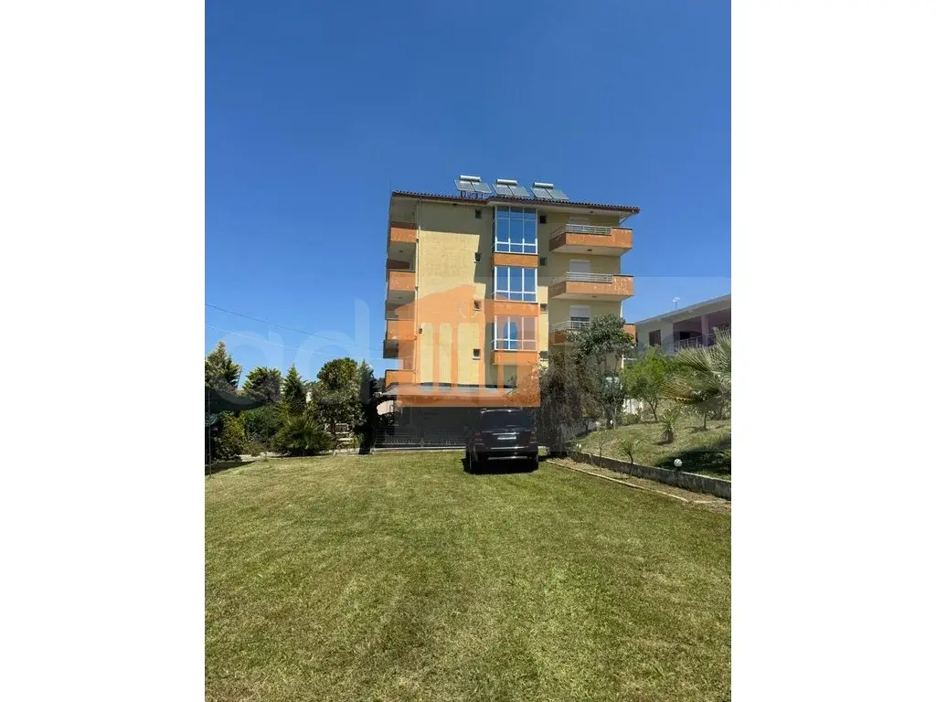 Pasuri të patundshme komerciale 170 m² 1-5 kati