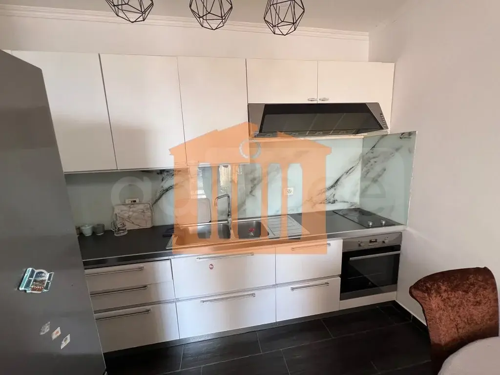 Apartament 1+2 dhoma 85 m² 8 kati