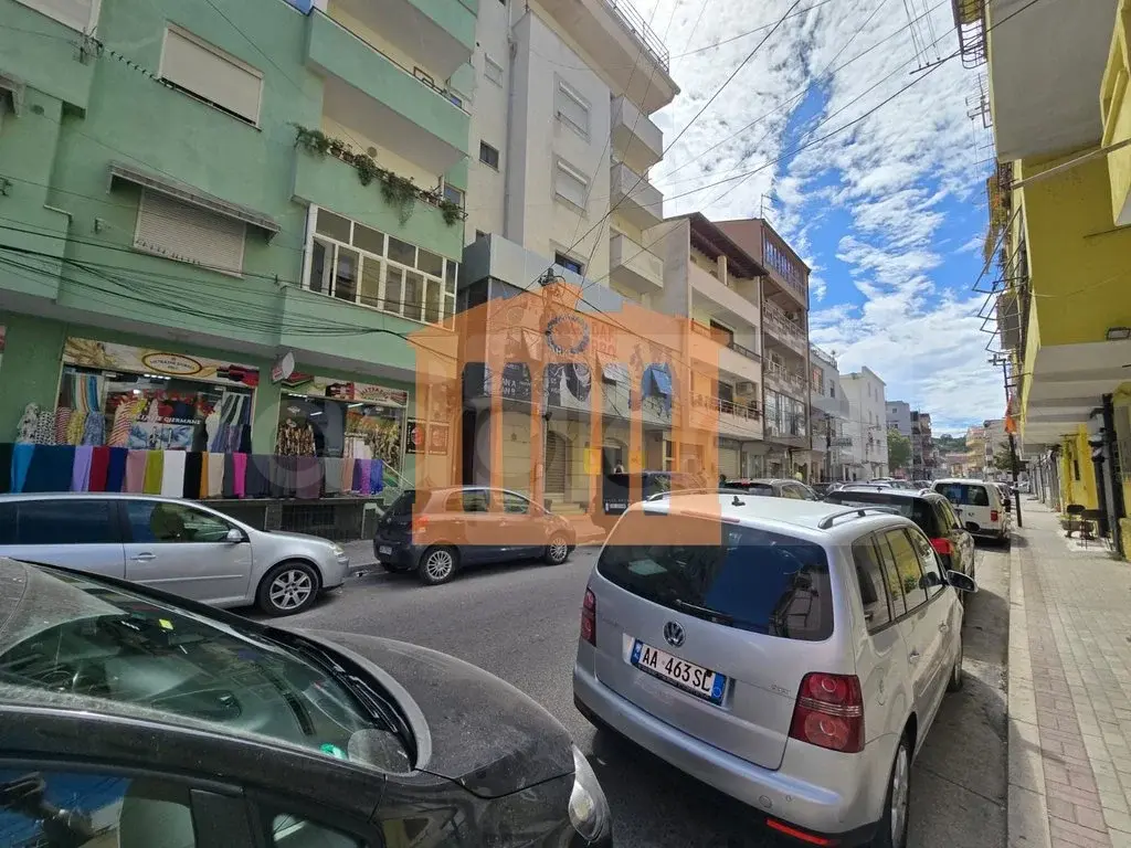 Pasuri të palujtshme komerciale 124 m² 2 kati