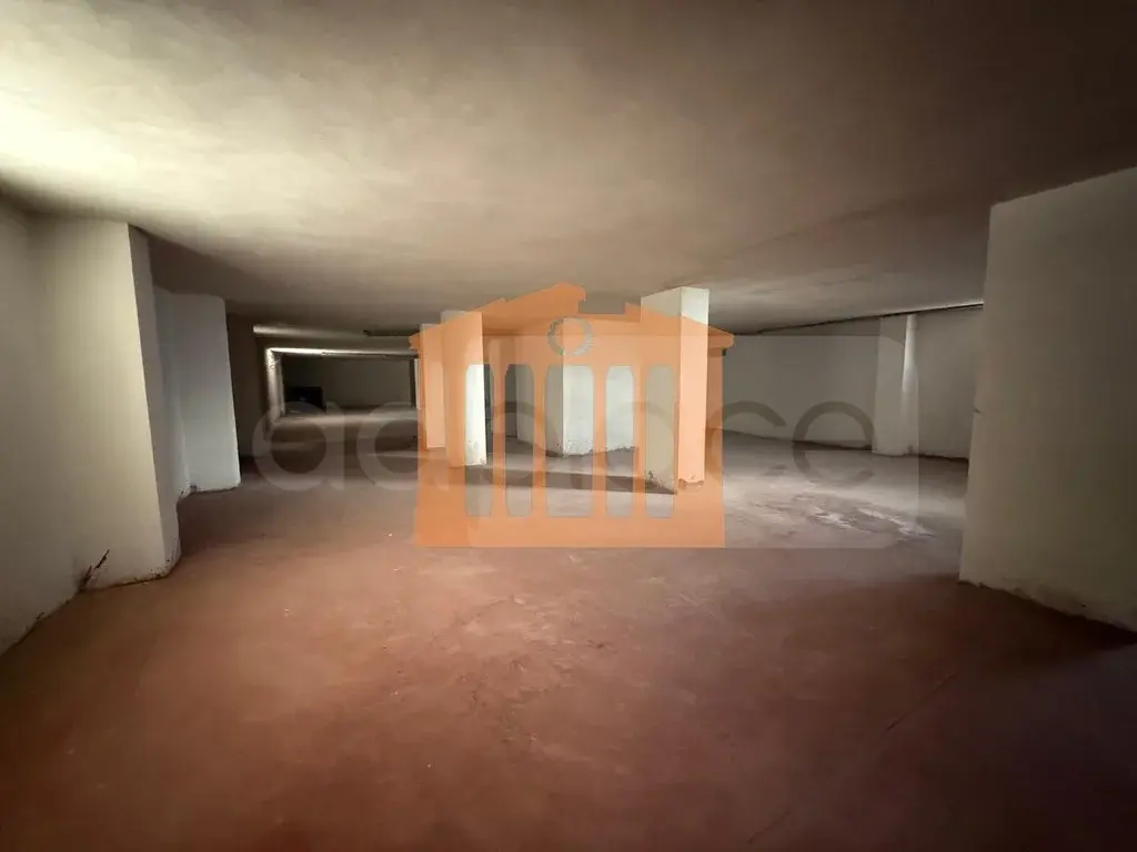 Pasuri të patundshme komerciale 525 m² -1 kati