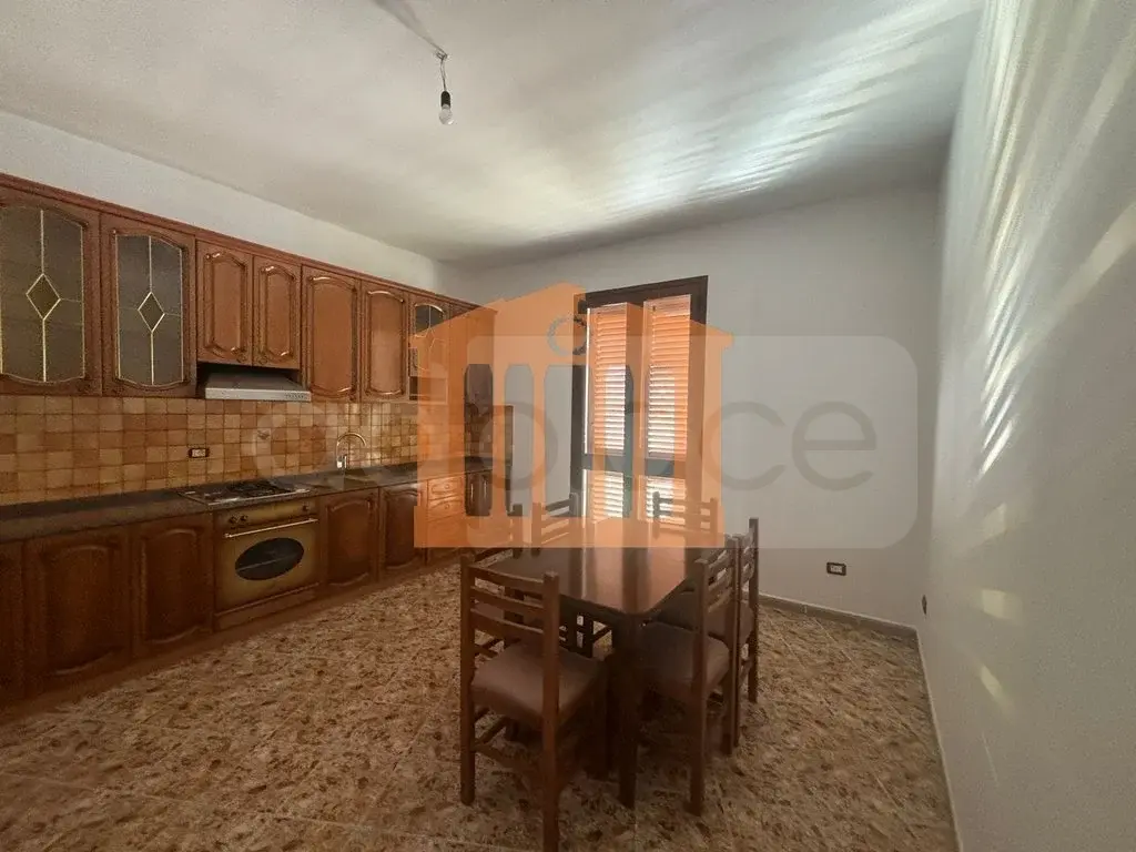Apartament 1+2 dhoma 151 m² 2 kati