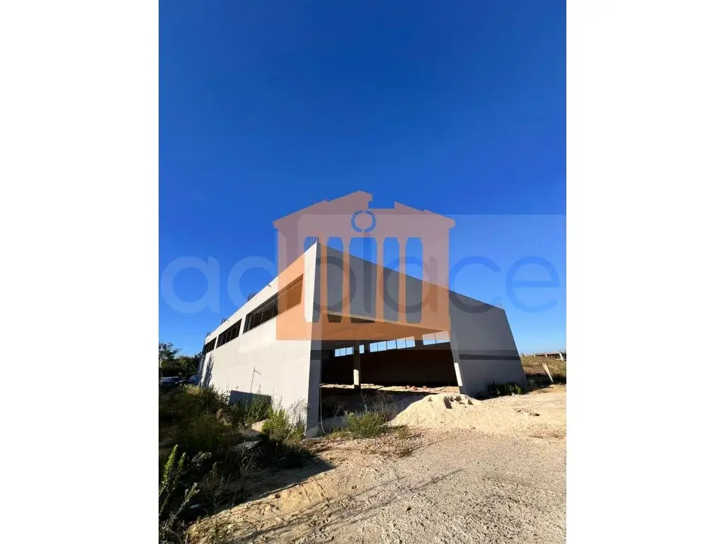 Pasuri të patundshme komerciale 650 m² 1 kati