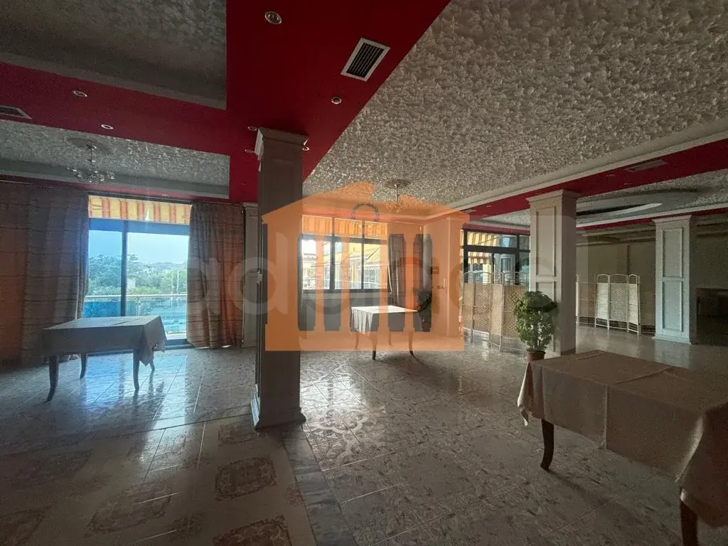 Pasuri të palujtshme komerciale 597 m² 1 kati