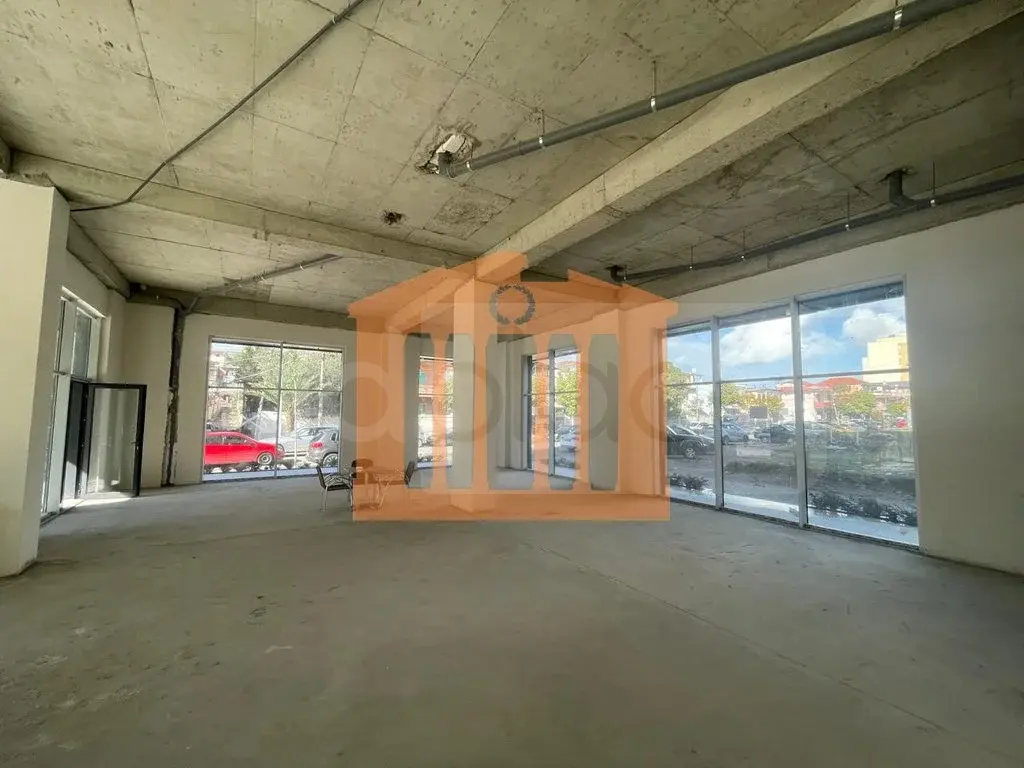Pasuri të patundshme komerciale 560 m² 1 kati