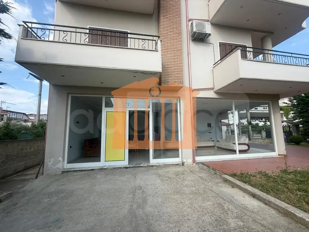 Pasuri të patundshme komerciale 65 m² 1 kati