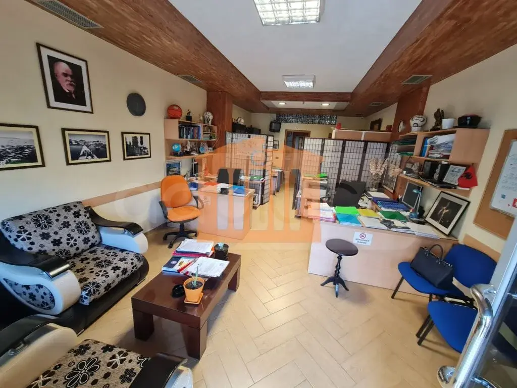 Pasuri të patundshme komerciale 58 m² 2 kati