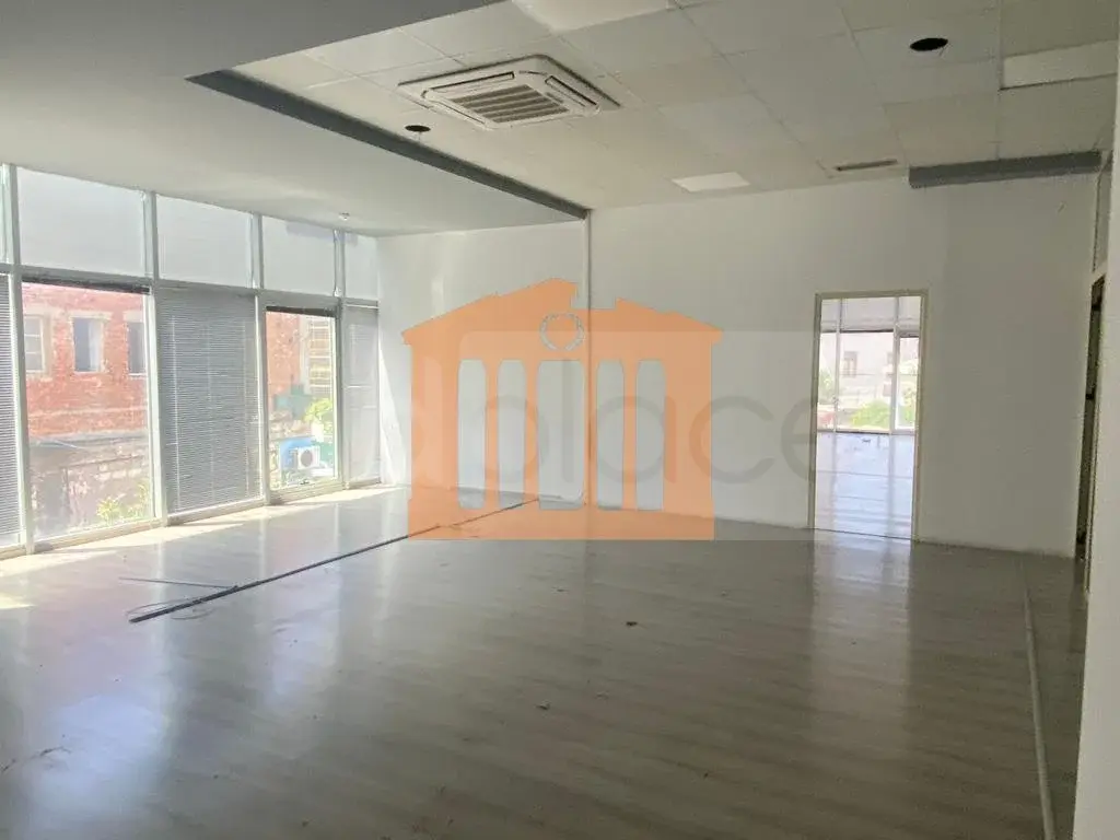 Pasuri të patundshme komerciale 200 m² 2 kati