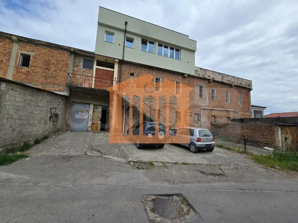 Pasuri të palujtshme komerciale 318 m² 1 kati