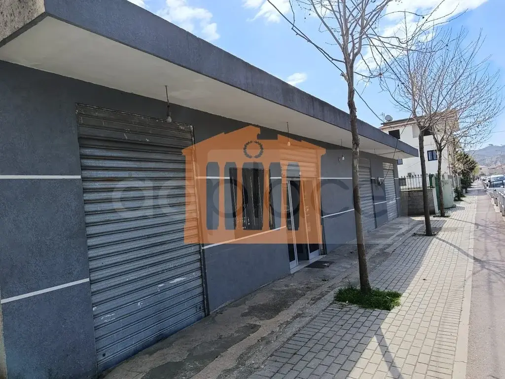 Pasuri të patundshme komerciale 100 m²