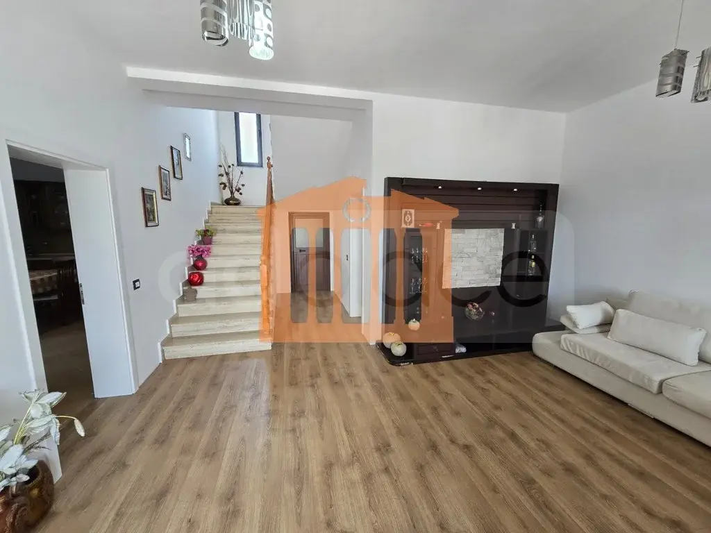 Vilë 200 m²