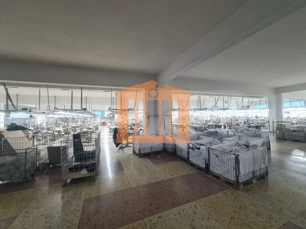 Pasuri të patundshme komerciale 2500 m² 2 kati