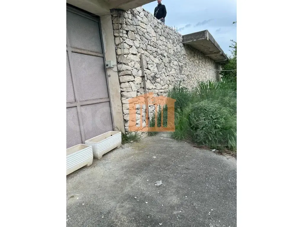 Vilë 450 m² 2 kati