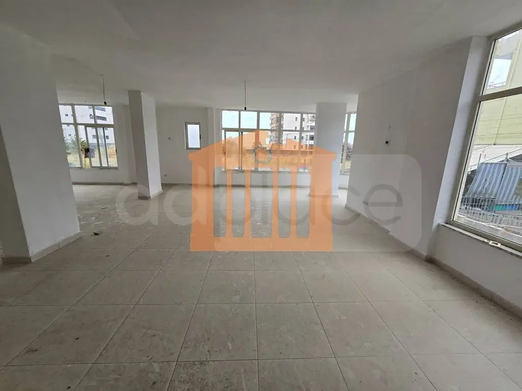 Pasuri të palujtshme komerciale 130 m² 1 kati