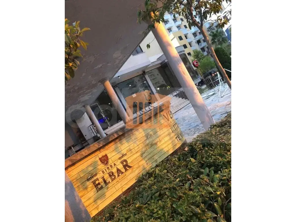 Pasuri të patundshme komerciale 200 m² 1 kati