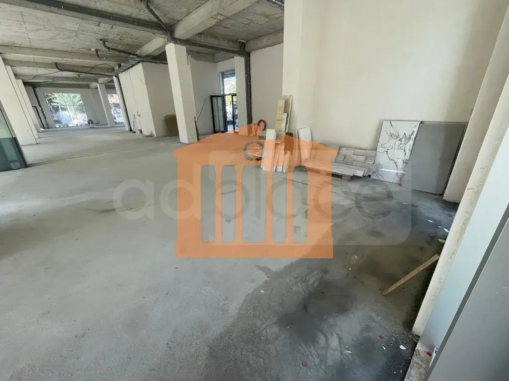 Pasuri të patundshme komerciale 560 m² 1 kati