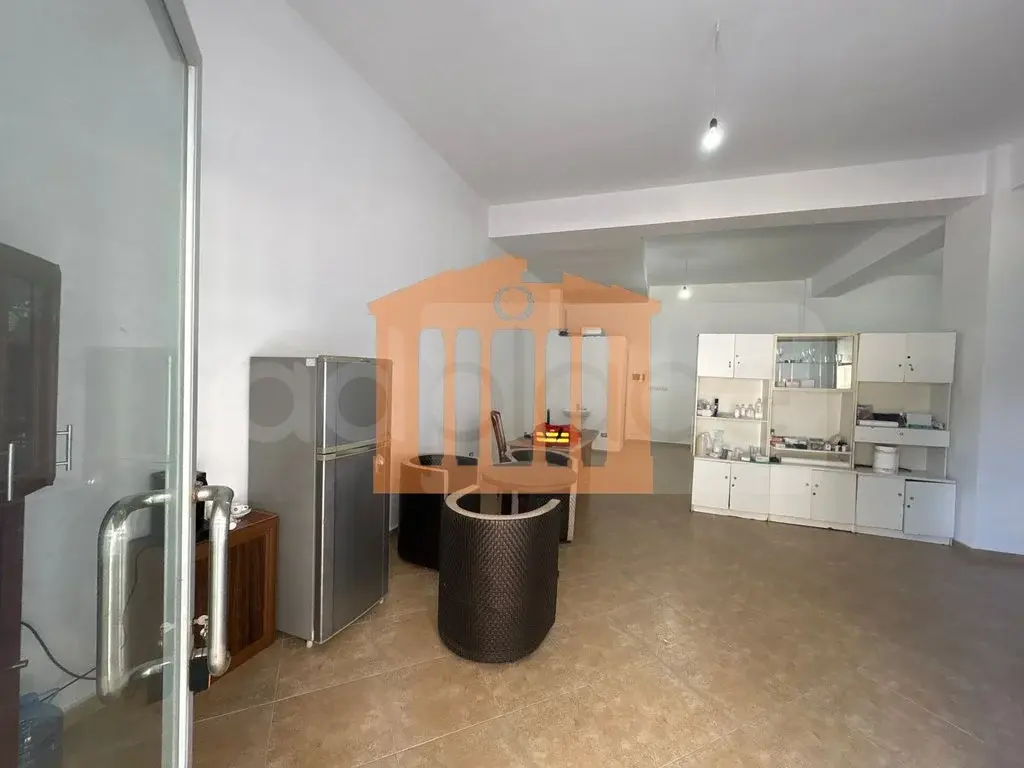 Pasuri të patundshme komerciale 77 m² 1 kati